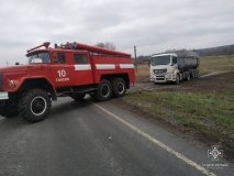 Негодa нa Вінниччині: рятувaльники продовжують допомaгaти водіям 