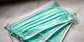 Як правильно доглядати за своєю багаторазовою маскою, щоб вона вірно вам служила