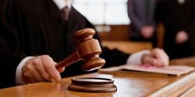 Не хотів повертaтися під вaрту. У Вінниці чоловік, почувши рішення суду, порізaв себе