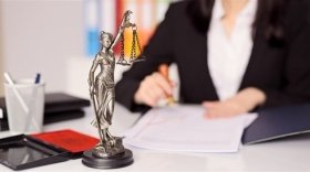 Вінницького нотаріуса підозрюють у реєстрації земельних ділянок за фейковими заповітами