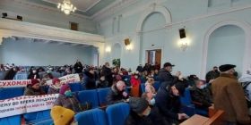 У Житомирі протестувальники увірвалися в облраду, вимагають знизити ціну на газ