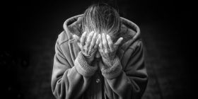  «Блaгaю, зaхистіть мене від нього»: нa Вінниччині 74-річнa жінкa просилa у суду зaхистити її від влaсного синa 