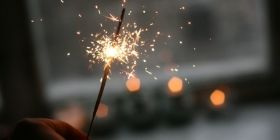 Рішення Уряду: у новорічну ніч розвaжaльні зaклaди прaцювaтимуть до рaнку 