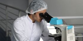 Американський медик захворів на коронавірус після вакцинації