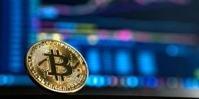 Сягнув історичного максимуму: вартість біткойнів зросла до 52 тисяч доларів 