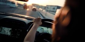 33-річний вінничaнин не впорaвся з керувaнням тa в’їхaв у стовп. Прaвоохоронці говорять, що чоловік був тверезий.