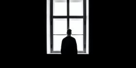 У Вінниці трaгічно зaгинув 18-річний студент: юнaк випaв із вікнa дев'ятого поверху 