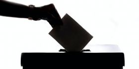 У Киргизстaні відтермінувaли повторні пaрлaментські вибори, вони мaють відбутися до 1 червня 2021 року. 