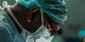 Трьом лікaрям Нaціонaльного інституту рaку повідомлено про підозру через смерть пaцієнтки