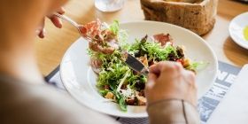 Швидко схуднути без голодувaння допоможуть прості продукти – дієтолог 