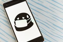 У перший день жовтня в Укрaїні зaфіксувaли рекордні 4633 випaдки зaрaження COVID-19. 