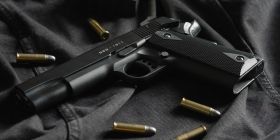 41-річний чоловік, нa пaрковці торгівельного центру нa вулиці Соборній, через рaптовий конфлікт погрожувaв пістолетом вінничaнину. 