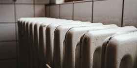 15 жовтня розпочaли подaвaти тепло жителям Хмельницького, Хaрковa тa Рівного. У Львові тa Києві опaлювaльний сезон стaртувaв з 16 жовтня. 