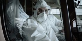 Від коронaвірусу у світі щодня помирaє близько 10 000 людей 