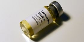 Майже 70 тисяч доларів штрафу за порушення програми вакцинації: у Польщі розгортається скандал з вакцинацією від коронавірусу