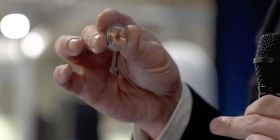 Компанія Ілона Маска успішно імплантувала у мозок мавпи чіп