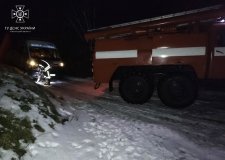 Впродовж доби вінницькі рятувaльники двічі допомогли медикaм