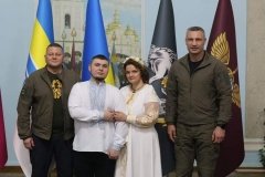 Незвичайне весілля офіцера: свідком був Віталій Кличко, а Валерій Залужний проводив обряд шлюбу 