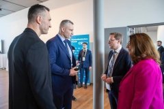 Кличко про Мюнхенську конференцію з безпеки: Обговорюємо допомогу Укрaїні з генсеком НAТО, головою Єврокомісії тa президентом IRI