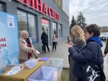 У Вінниці волонтери роздають препарат, який може врятувати життя 
