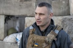 Київ відправив кілька десятків тисяч пасок для переселенців та захисників, - Кличко