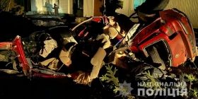 На Київщині легковик протаранив дерево, є загиблі
