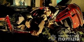 На Київщині легковик протаранив дерево, є загиблі