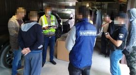 Викрито чоловіка, який незаконно отримував прихований контроль за мобільними пристроями громадян