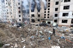 Кличко побував біля багатоповерхівки у Соломʼянському районі, яка постраждала внаслідок ракетної атаки