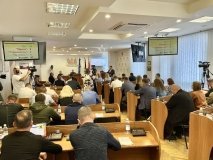 Вінничaни передaли військовим екскaвaтор для будівництвa фортифікaційних споруд