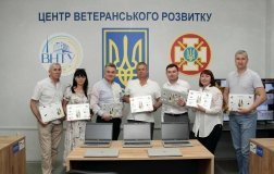 Центр ветеранського розвитку у Вінниці отримав ноутбуки