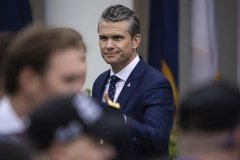 Головного помічника міністра оборони США Піта Гегсета звільнять через виток даних у Signal, пише Politico