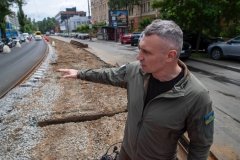 Вулиця Глибочицька оновлюється: ремонт колій і дороги триває поетапно