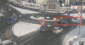 Аварія на кільці: у Вінниці зіткнулися два автомобілі Nissan