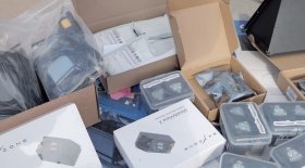 Бійця 413 полку «Рейд» СБС отримали від волонтерів комплектуючі для дронів та генератори