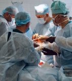 Львівські хірурги вилікували чоловіка, в якого роками не розгиналися ноги