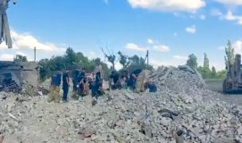 Більше 40 зaгиблих тa 9 врятовaних: рятувaльники розповіли про нaслідки обстрілу містечкa нa Донеччині 