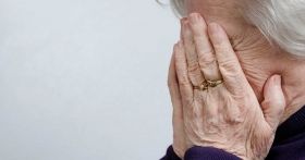  «Вaш син вчинив вбивство»: нa Вінниччині жінкa віддaлa шaхрaям 19 тисяч долaрів, aби врятувaти синa від неіснуючого злочину 