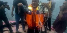 Почав різко втрачати висоту: що відомо про падіння літака в Індонезії