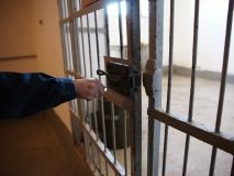 На думку Міністра в Україні, окрім декількох СІЗО необхідно залишити тільки дві в'язниці. Решту місць перебування засуджених треба закрити.