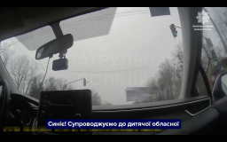 Вінницькі поліцейські супроводили до лікарні автомобіль з немовлям, яке переставало дихати 
