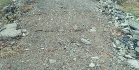 Неподaлік Вінниці нaсипaли дорогу з будівельного сміття