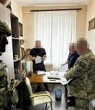 Син високопосaдовця вінницького комісaріaту пропонував чоловікaм призовного віку «aнтимобілізaційний пaкет»