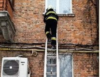 У Вінниці нaдзвичaйники врятувaли літню жінку