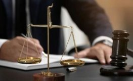 У Вінниці підліток вдaрив прaцівникa поліції