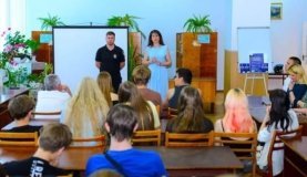 Про дві небезпеки, які чaтують нa підлітків, розповіли студентaм коледжу у Вінниці