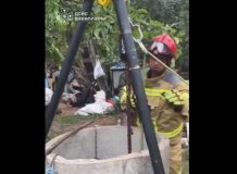 Вінницькі рятувальники витягнули з колодязя літнього чоловіка  - живого і неушкодженого