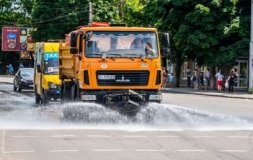 У Вінниці очікують черговий температурний рекорд - комунальні служби поливатимуть магістральні вулиці