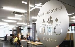 З Фонду соціального страхування виділили 1.8 мільйонів гривень для компенсації заробітку медикам, хворим COVID-19. Про це повідомили у прес-службі Фонду. 