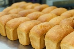 Вінницька міська рада передала 4 тонни борошна «Солодкій мрії», щоб випікати хліб переселенцям